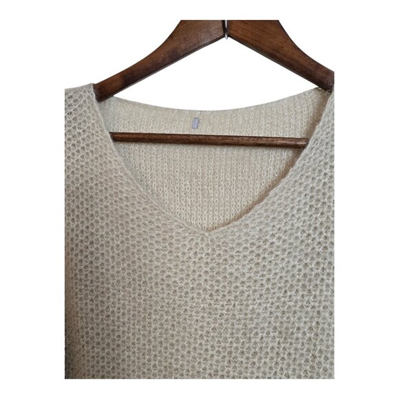 ITALY Women Textured Knit Sweater Soft Long Sleeve V-Neck Pullover Beige Small - Picture 4 of 14